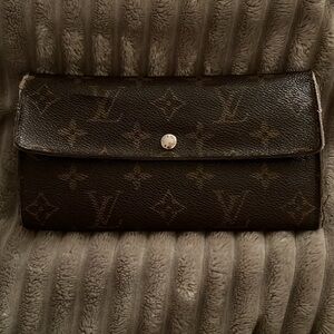 LV Sarah MONO WALLET (LITTLE RUBBING)
